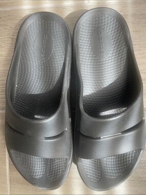 OOFOS Black Recovery Slide - Cushioned Slip-On Sandals